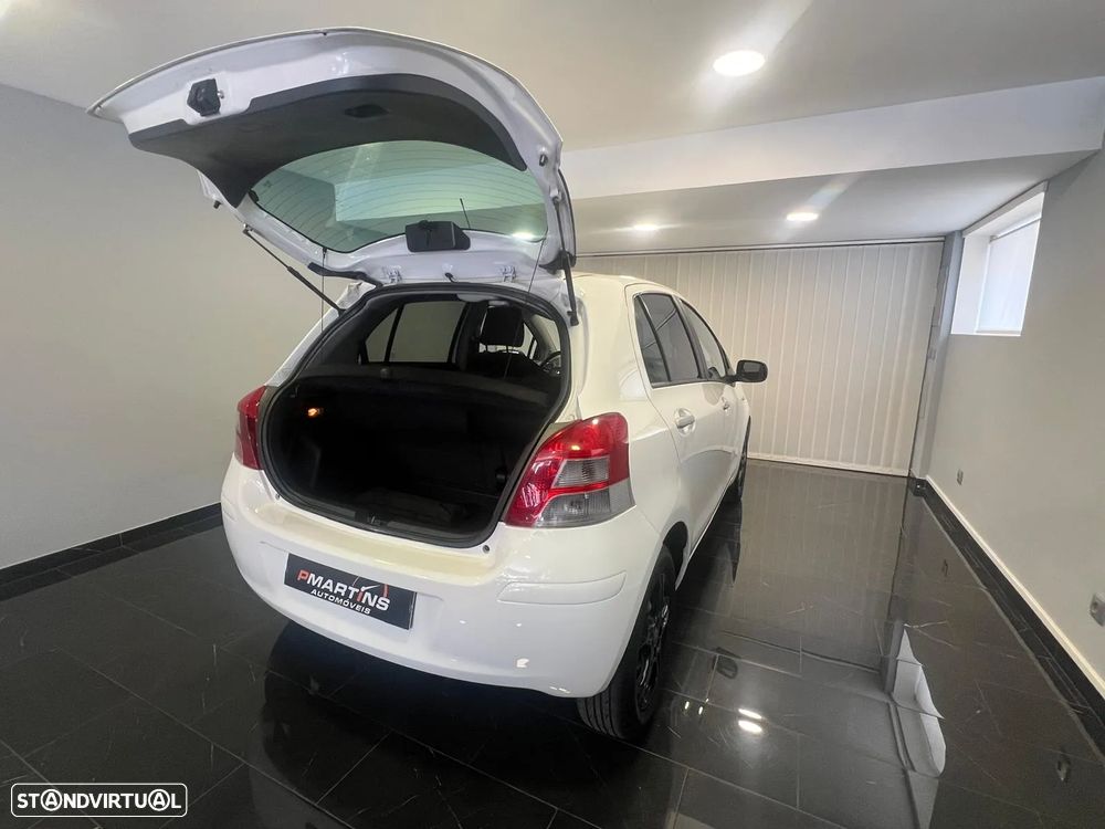 Toyota Yaris 1.33 VVT-i Rock In Rio 10 - 15