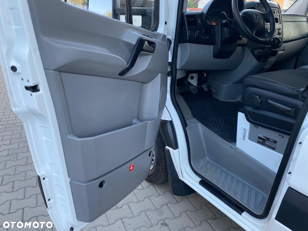 Mercedes-Benz Sprinter - 11