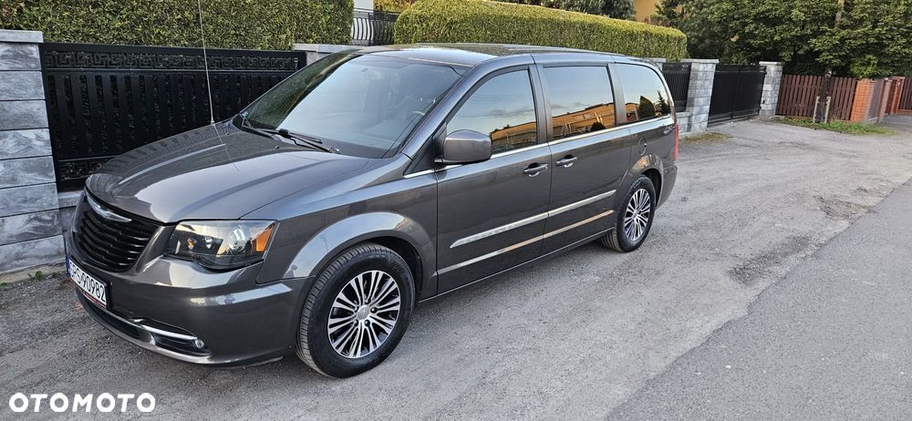 Chrysler Town & Country - 1