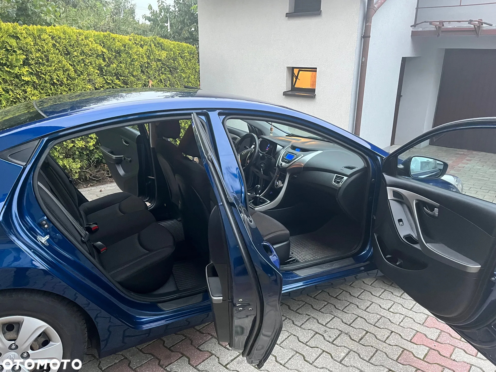 Hyundai Elantra 1.6 Comfort - 12