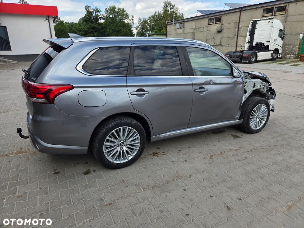 Mitsubishi Outlander - 15