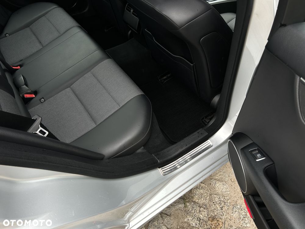 Mercedes-Benz Klasa C 180 BlueEFFICIENCY 7G-TRONIC Avantgarde - 27