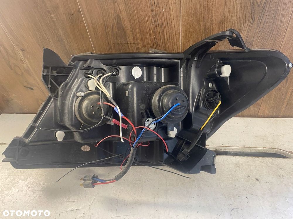 TOYOTA HILUX LAMPA PRAWY LEWY PRZÓD KOMPLET - 13