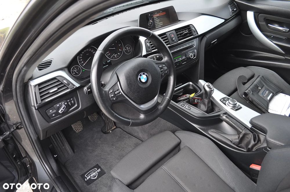 BMW Seria 3 318d Sport Line - 26