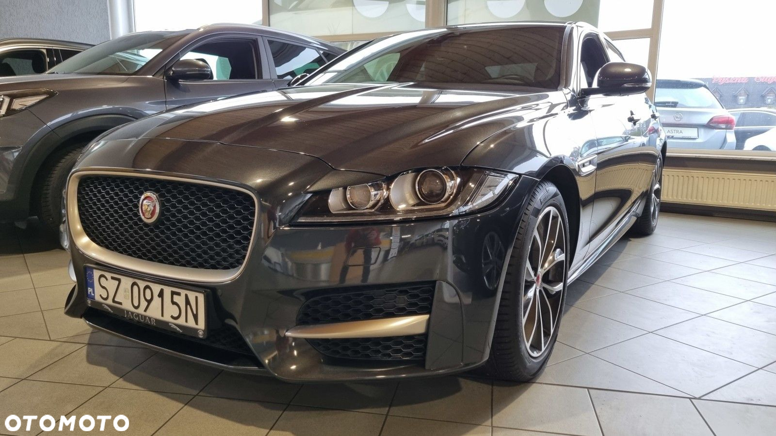 Jaguar XF - 11