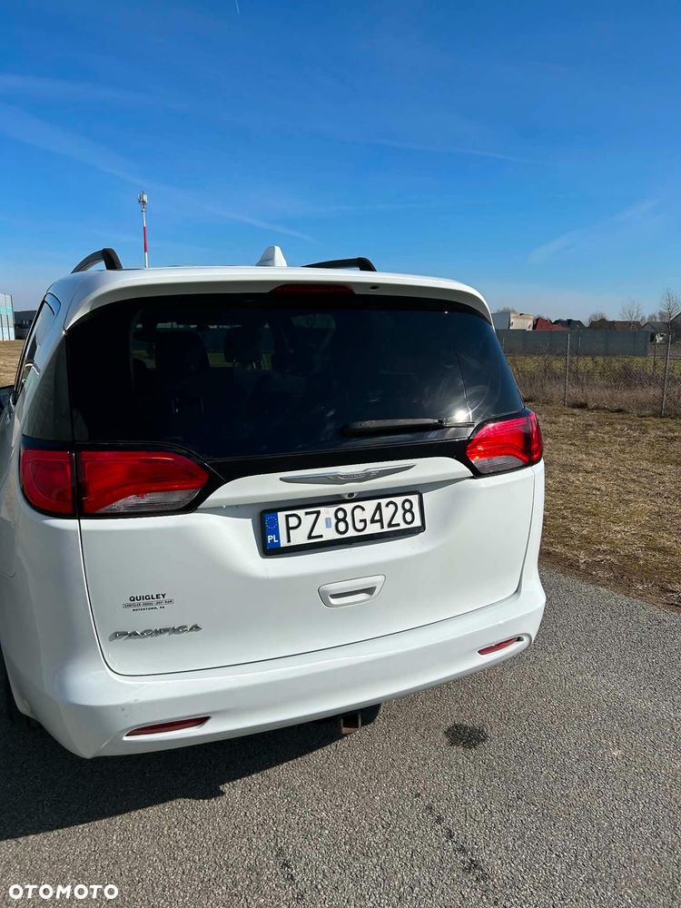 Chrysler Pacifica - 6