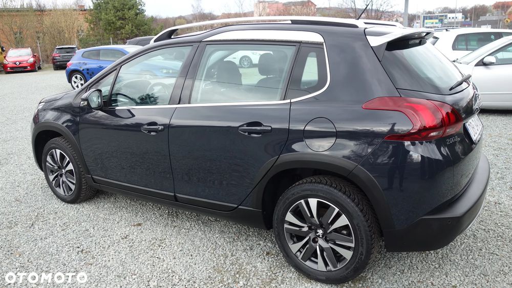 Peugeot 2008 1.2 Pure Tech Allure S&S - 11