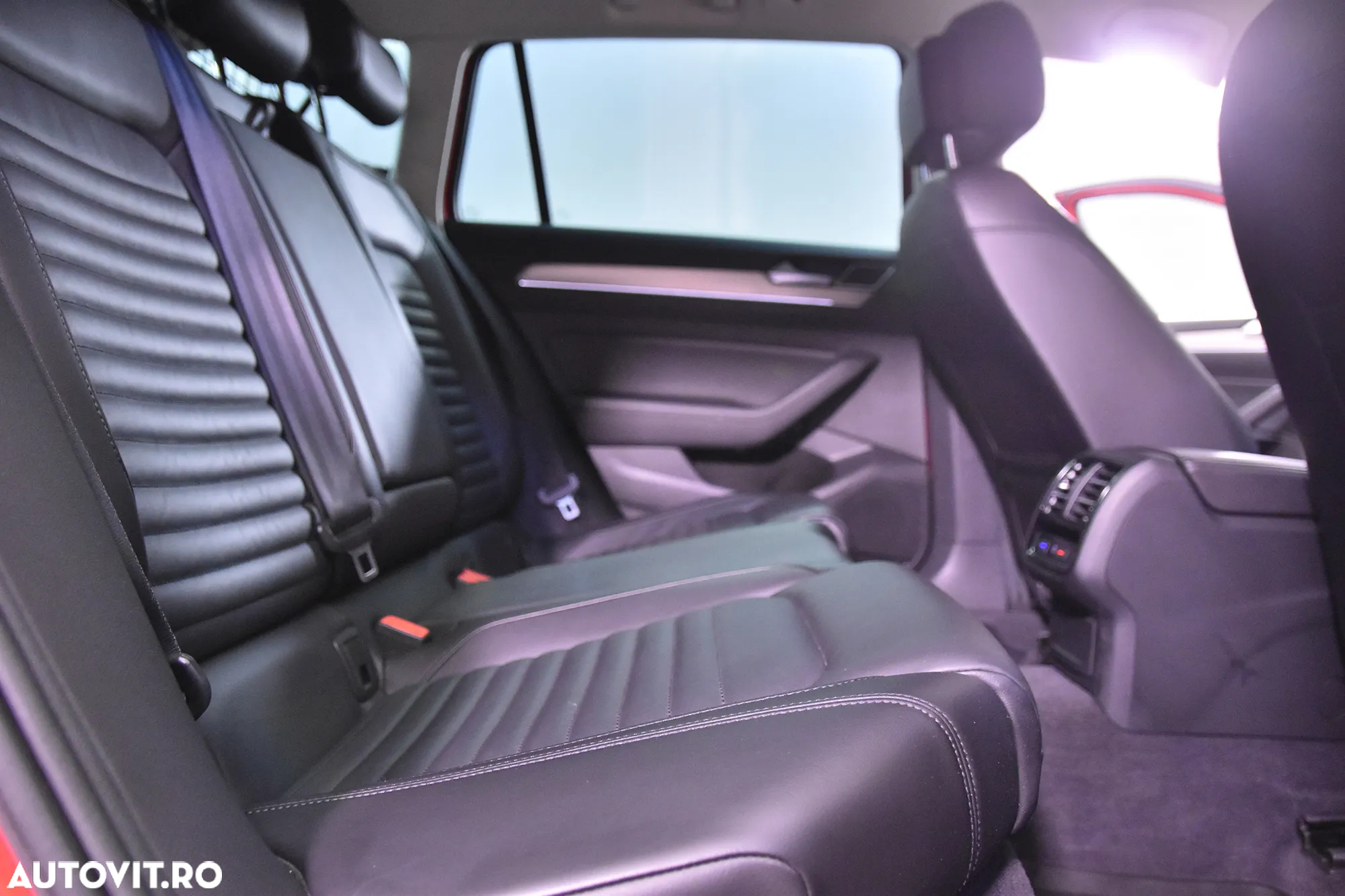 Volkswagen Passat - 11