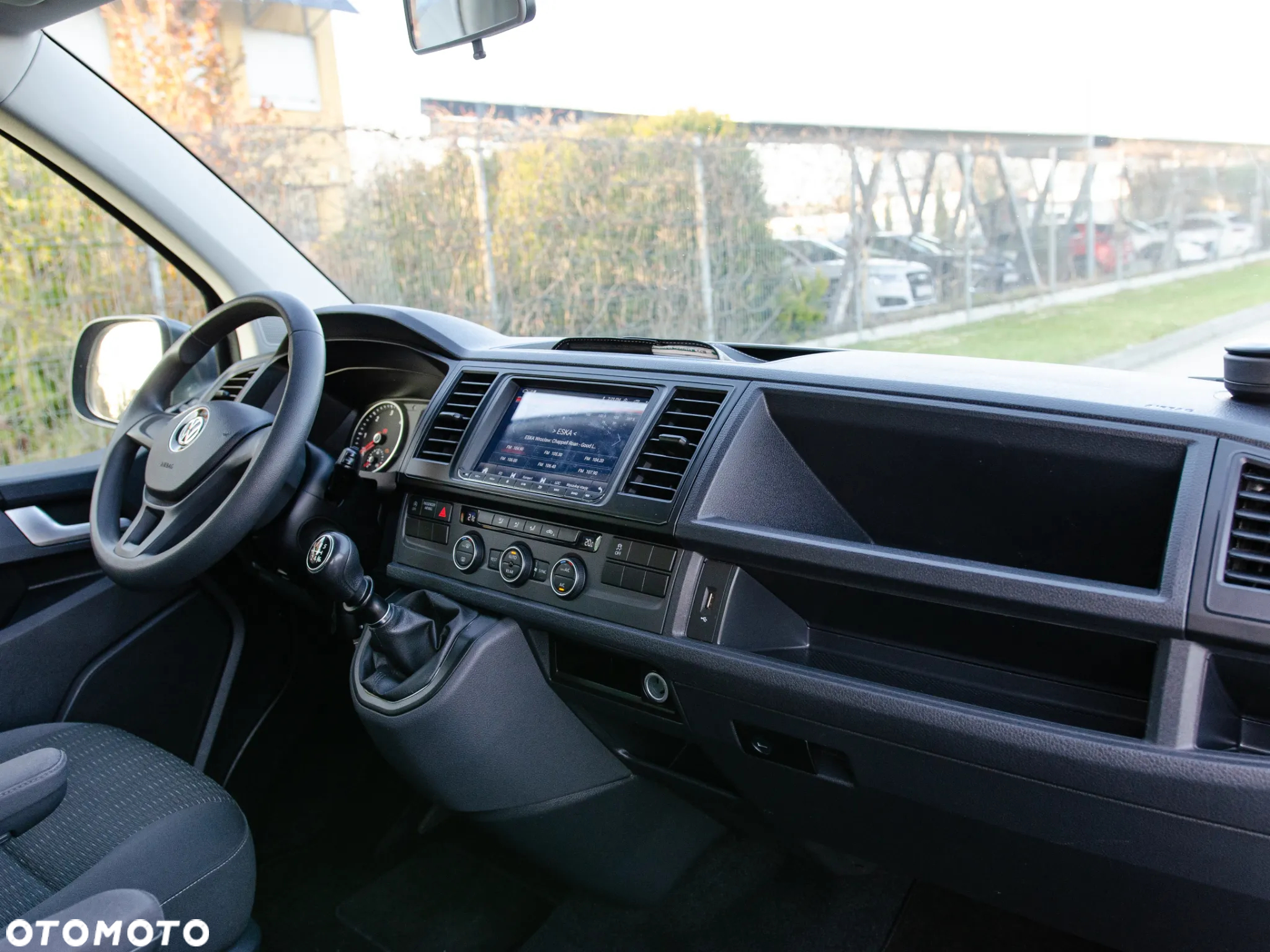 Volkswagen Caravelle - 18