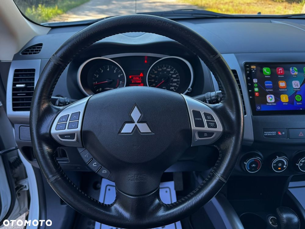 Mitsubishi Outlander - 13