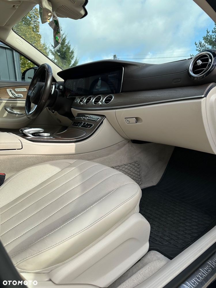 Mercedes-Benz Klasa E 220 d 4-Matic 9G-TRONIC - 16