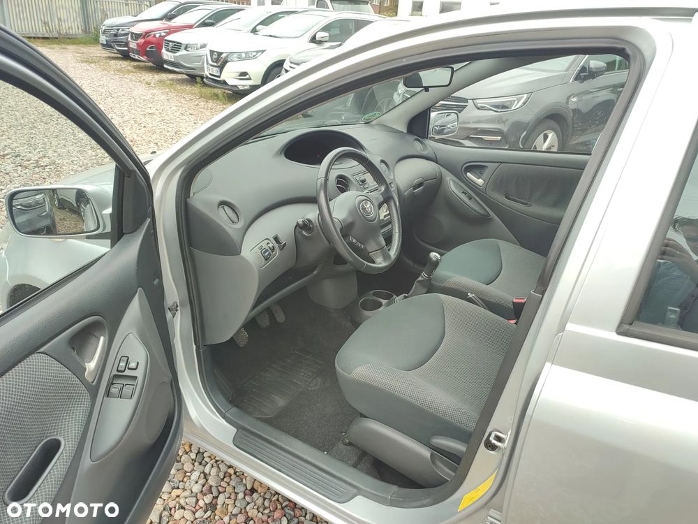 Toyota Yaris 1.3 VVT-i Team - 9