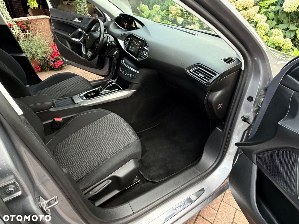 Peugeot 308 1.5 BlueHDi Allure Pack S&S EAT8 - 29