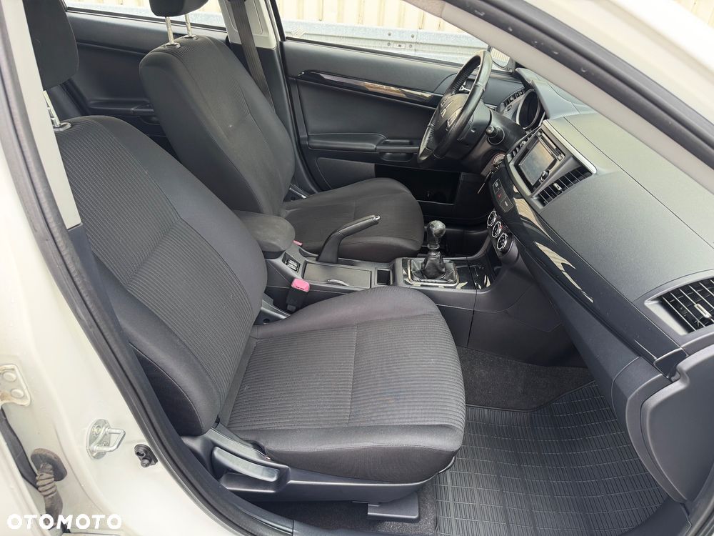Mitsubishi Lancer - 16
