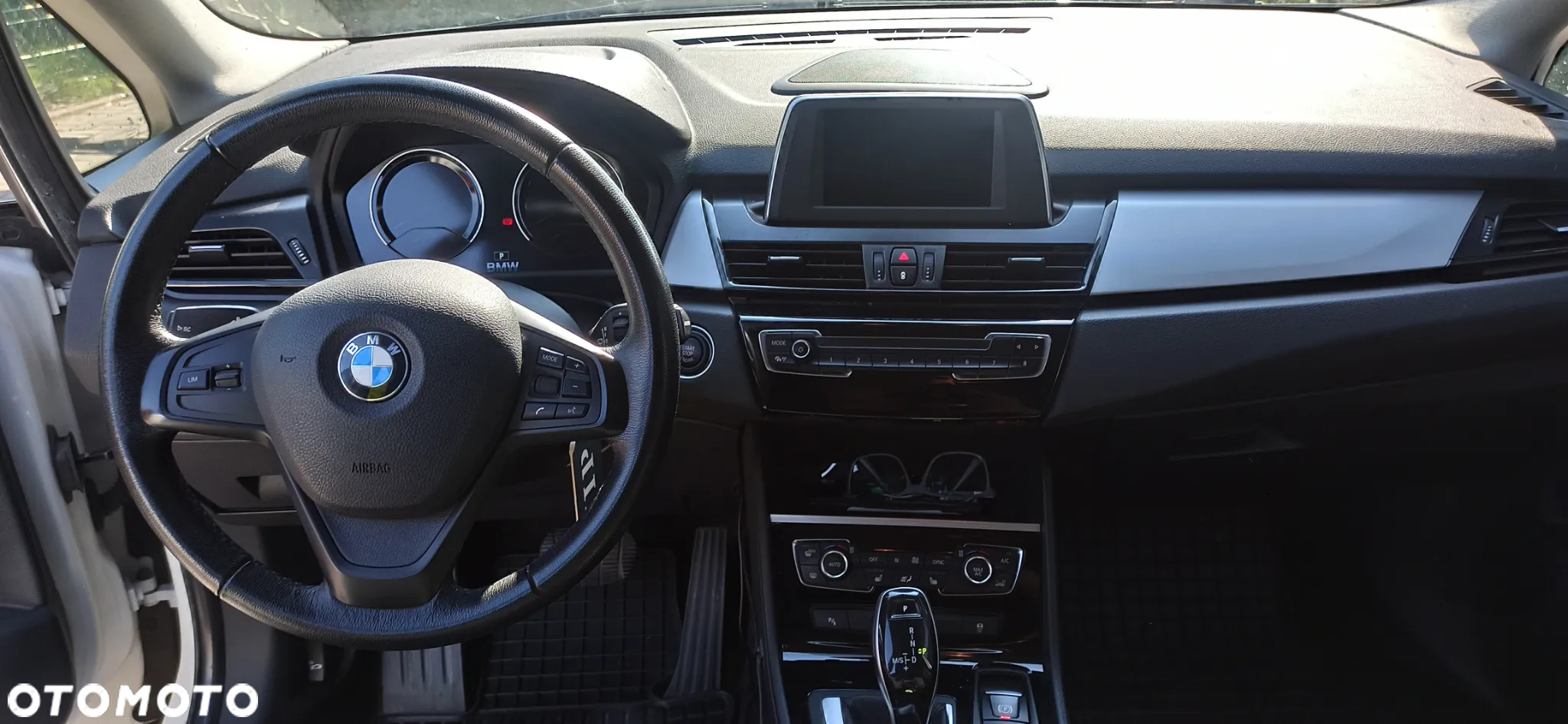 BMW Seria 2 218d - 10