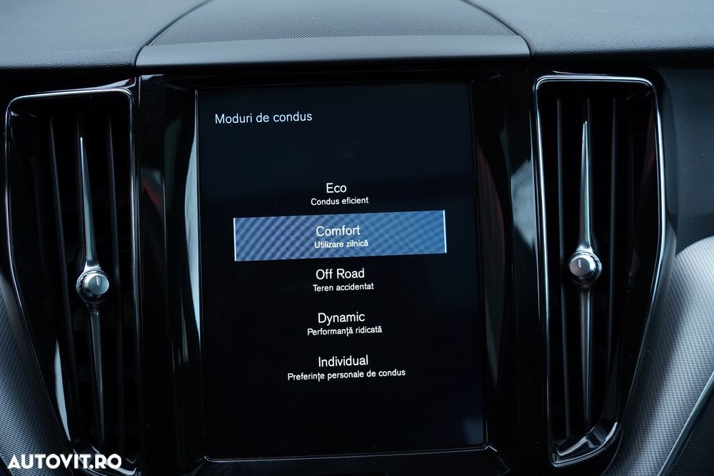 Volvo XC 60 D5 AWD Geartronic RDesign - 31