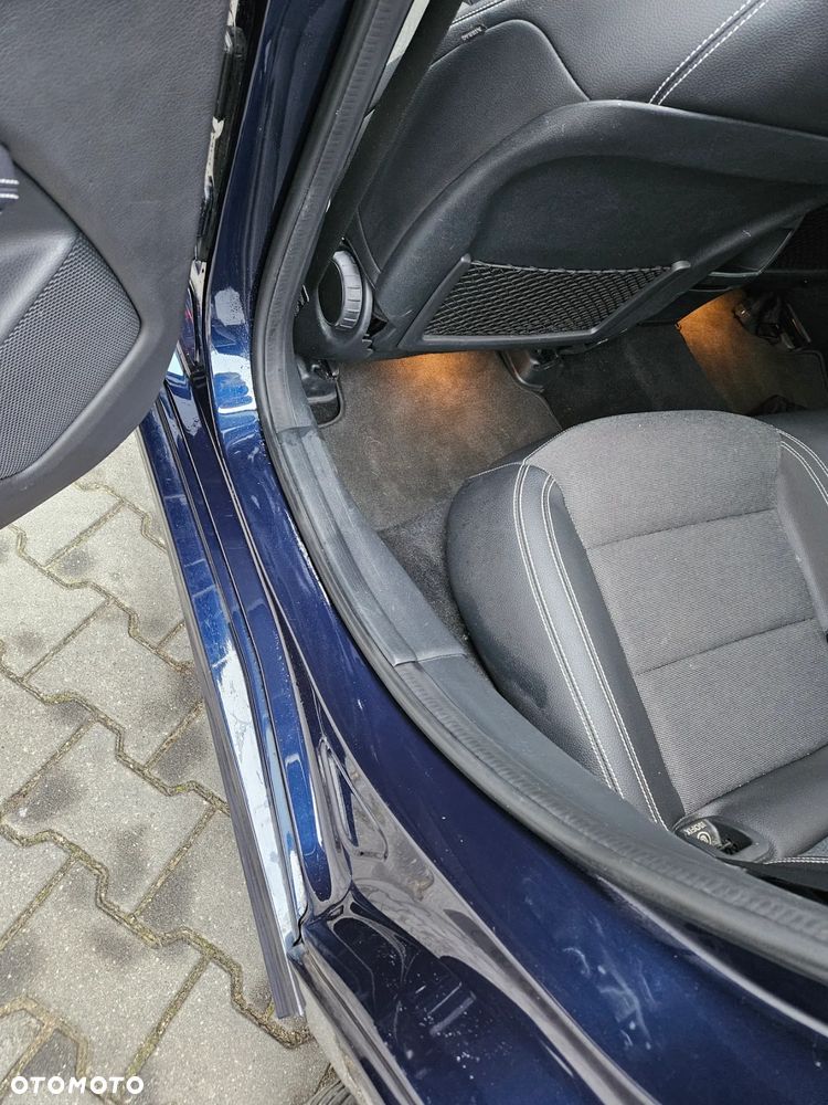 Mercedes-Benz Klasa A ver-220-4matic-7g--dct-urban - 25