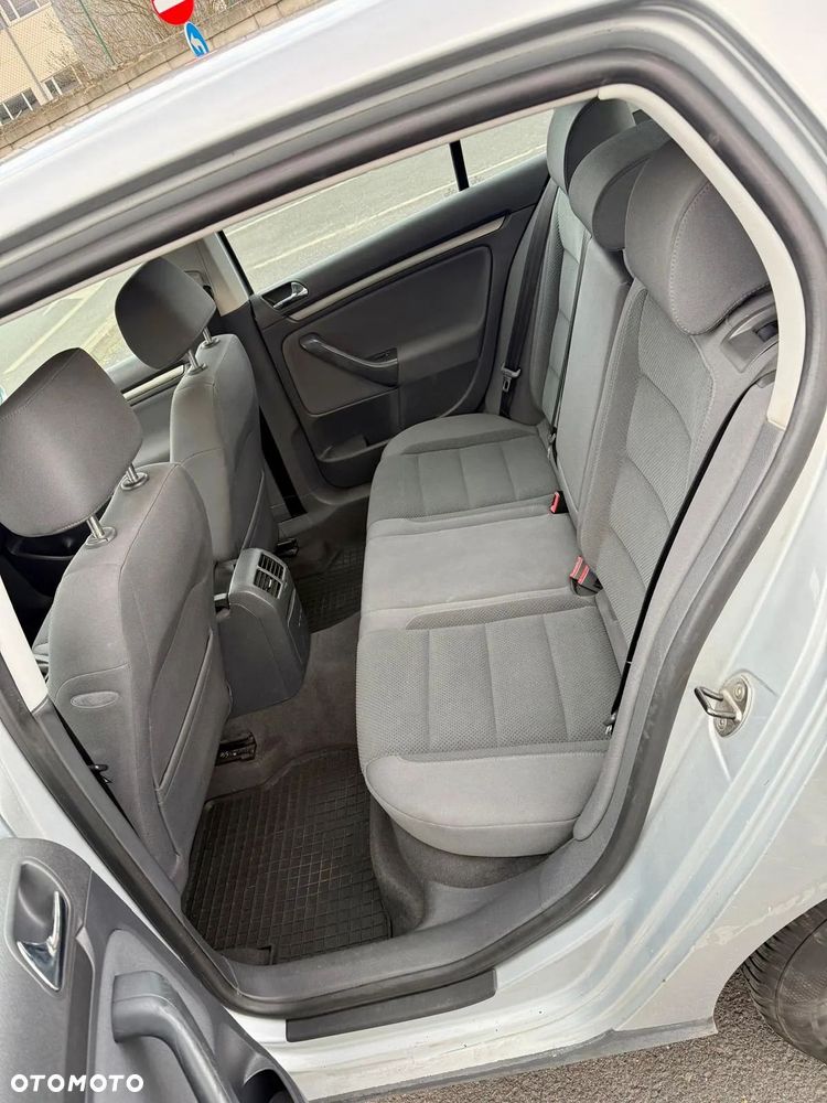 Volkswagen Golf 1.6 FSI Comfortline - 8
