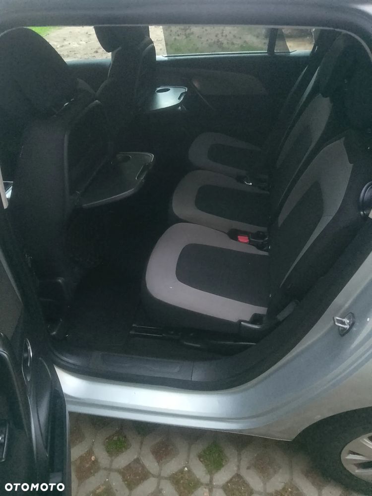Citroën C4 Grand Picasso - 11