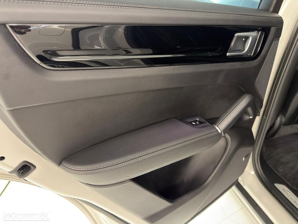 Porsche Cayenne Coupé E-Hybrid - 28