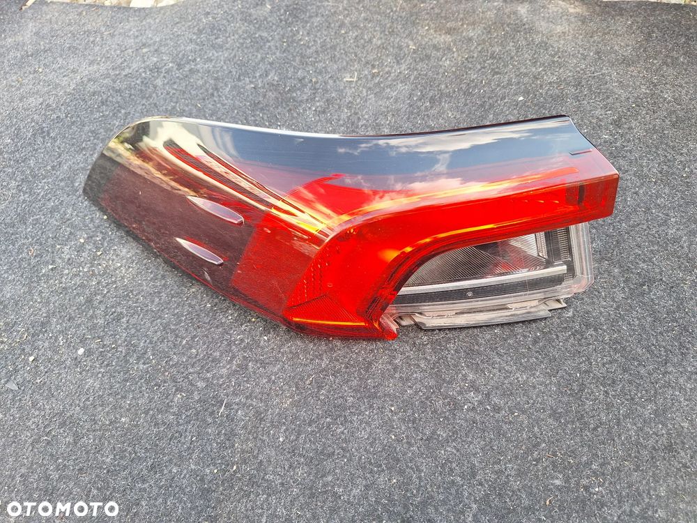 LAMPA TYŁ TYLNA LEWA TOYOTA COROLLA E21 IX SEDAN 81560-02D11 - 1