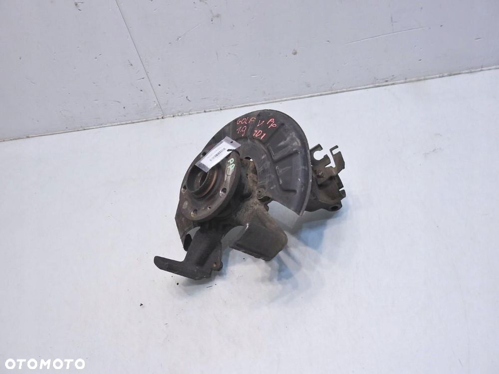 PIASTA ZWROTNICA PRAWY PRZÓD VW GOLF V 1.9 TDI - 6
