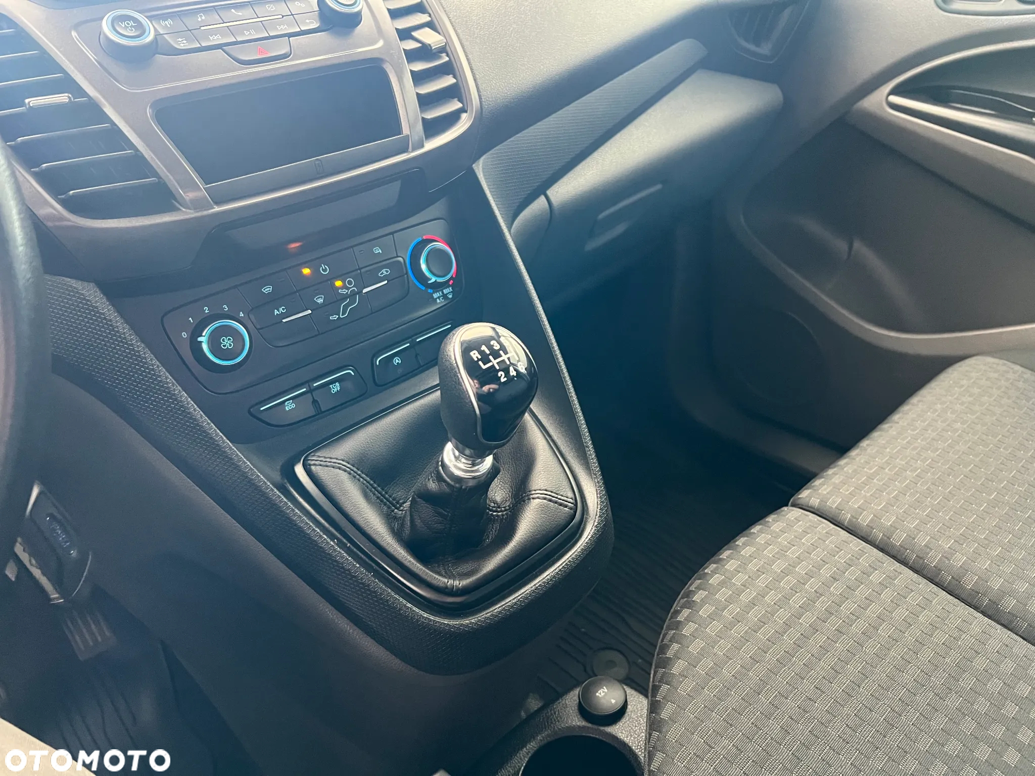 Ford Connect - 32