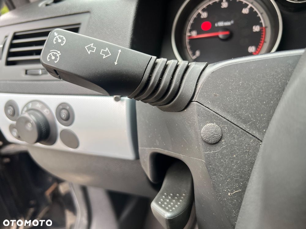 Opel Astra 1.9 CDTI DPF Sport - 27