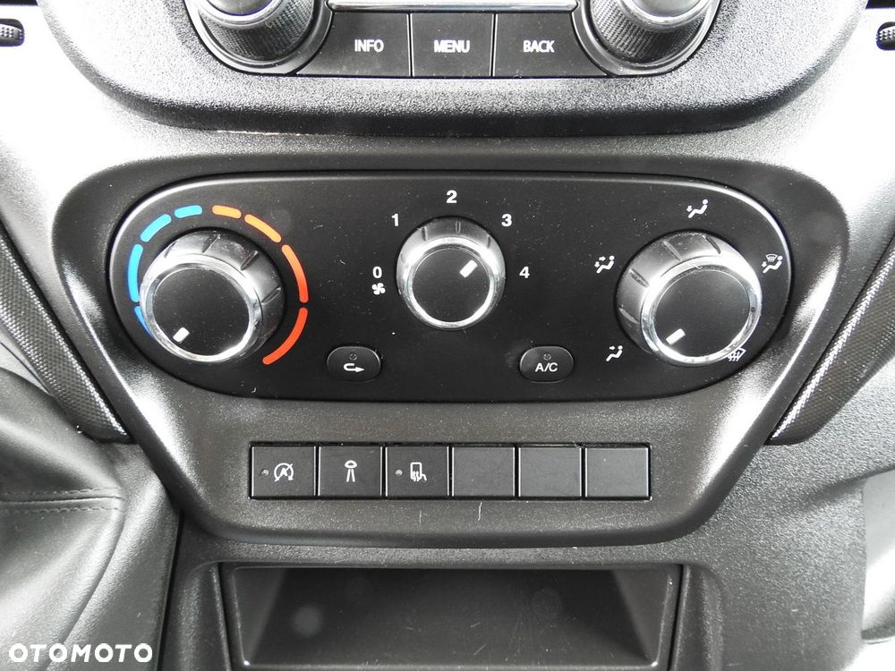 Iveco DAILY 35C14 KONTENER 8 PALET TEMPOMAT KLIMATYZACJA  BLIŹNIACZE KOŁA  140KM - 34