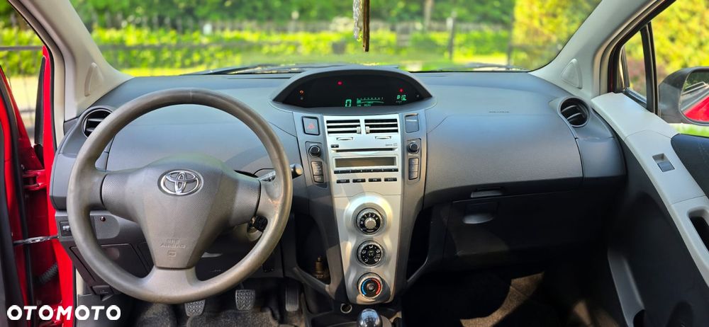 Toyota Yaris - 8