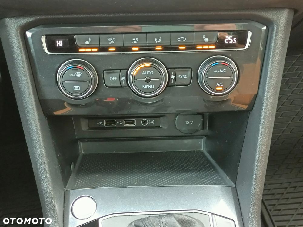 Volkswagen Tiguan - 11