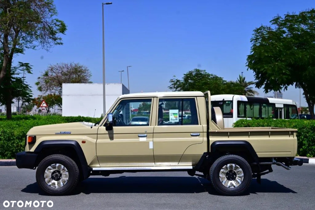 Toyota Land Cruiser - 11