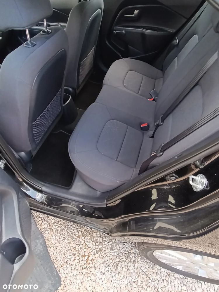 Kia Rio - 7