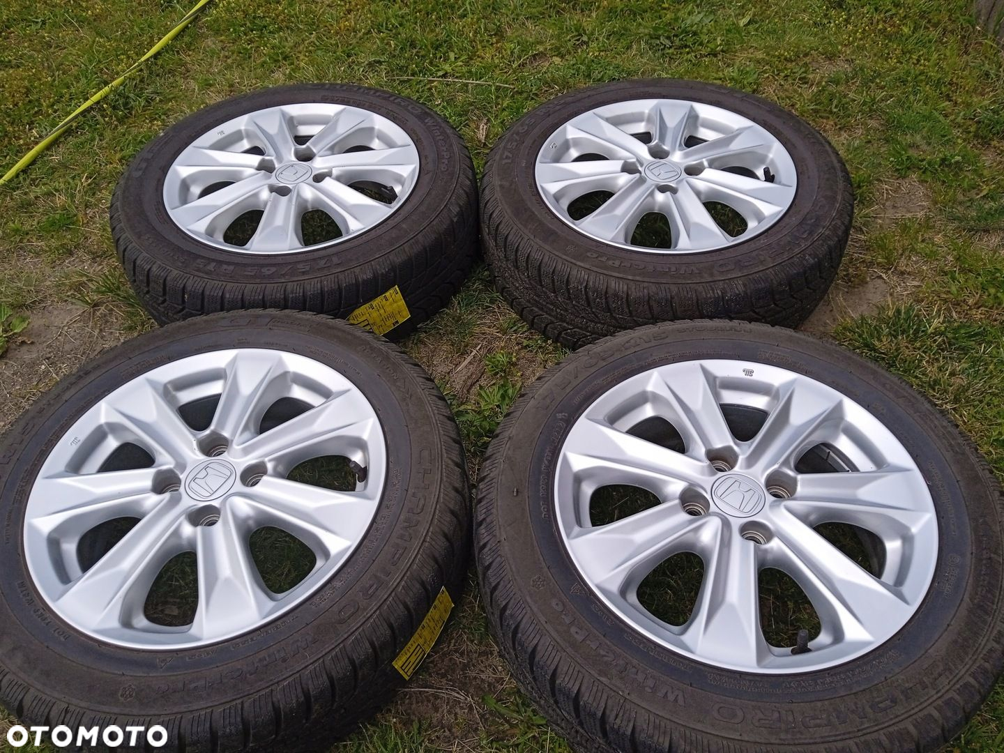 Felgi aluminiowe 4x100 Honda Insight JAzz Opony zimowe 8 mm. - 2