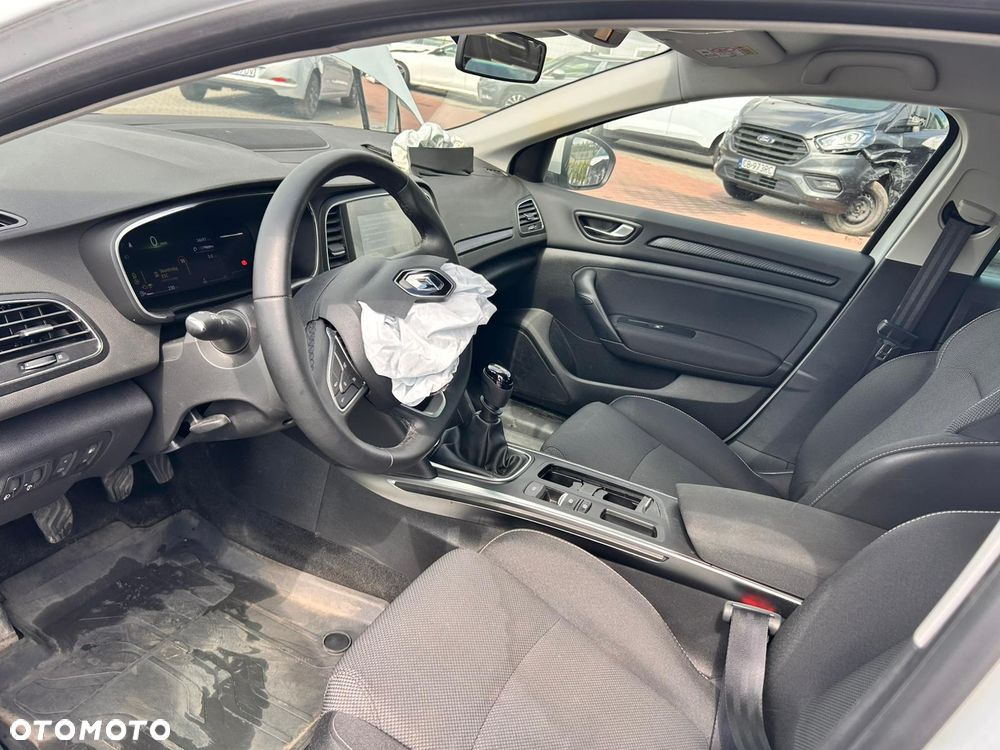 Renault Megane 1.3 TCe Evolution - 10