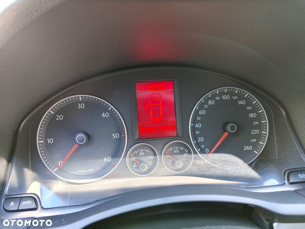 Volkswagen Golf 1.9 TDI DPF Trendline DSG - 8