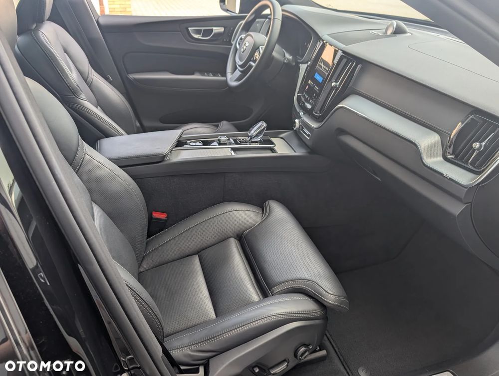 Volvo XC 60 B5 B AWD Ultimate Dark - 14