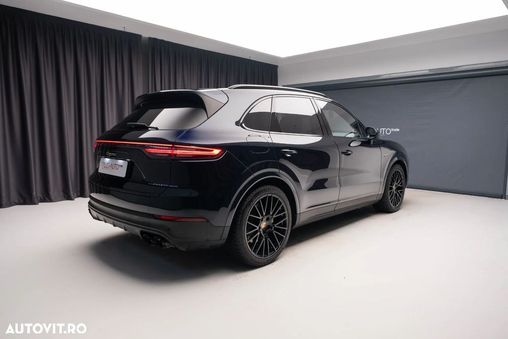 Porsche Cayenne - 2