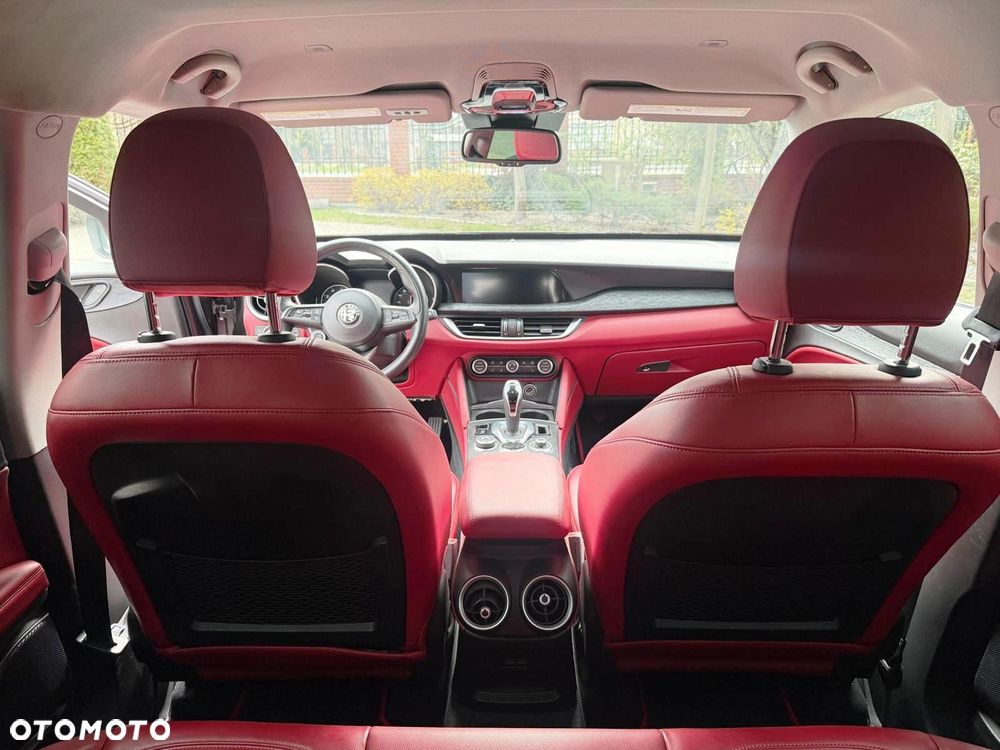 Alfa Romeo Stelvio - 16