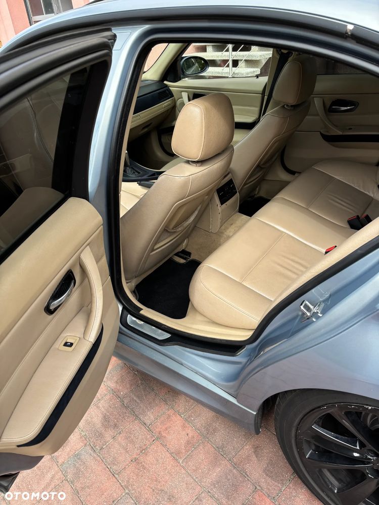 BMW Seria 3 330i - 17