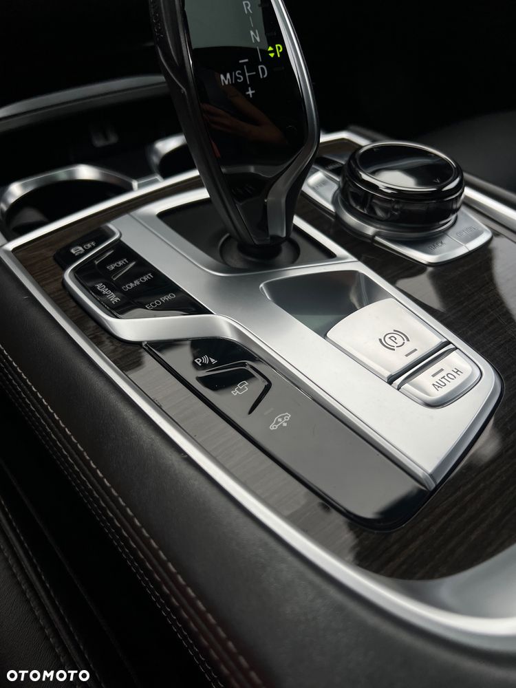 BMW Seria 7 750d xDrive - 32