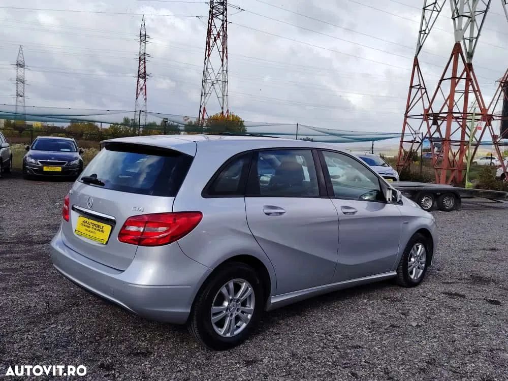 Mercedes-Benz B 180 CDI (BlueEFFICIENCY) - 11
