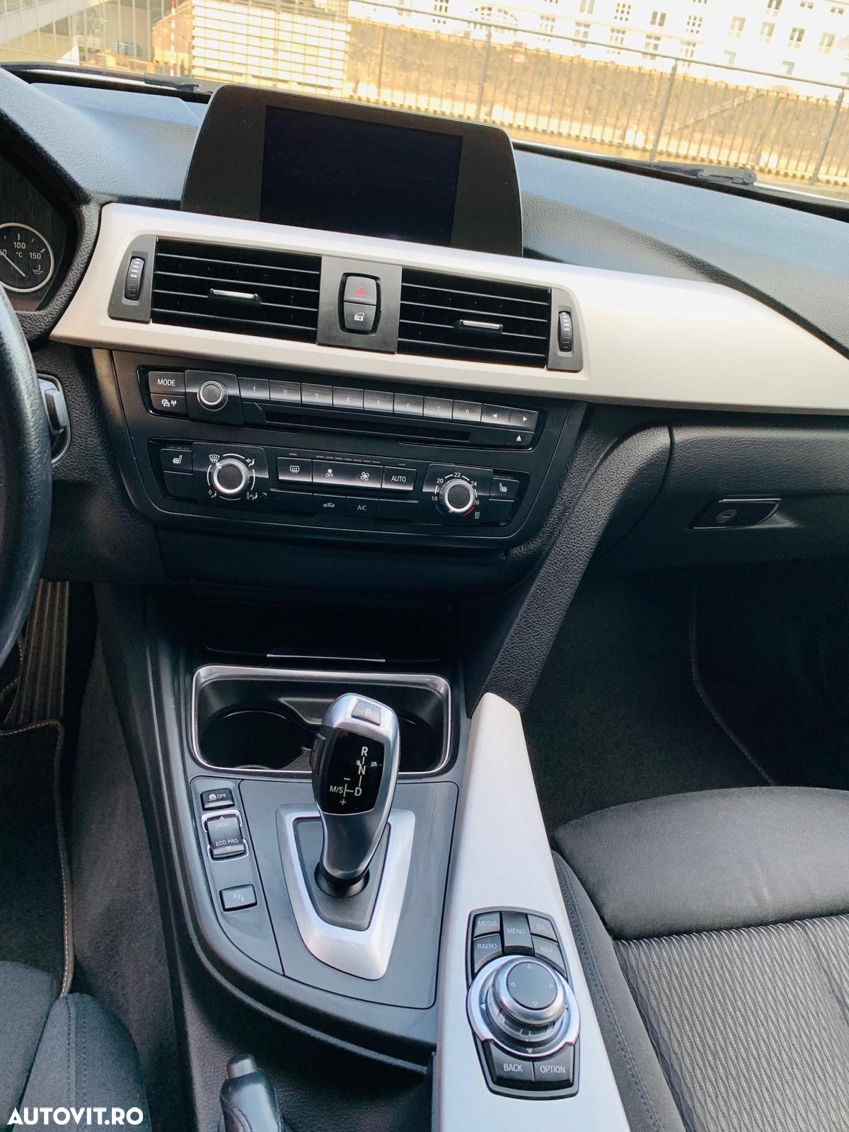 BMW Seria 3 318d Aut. - 10