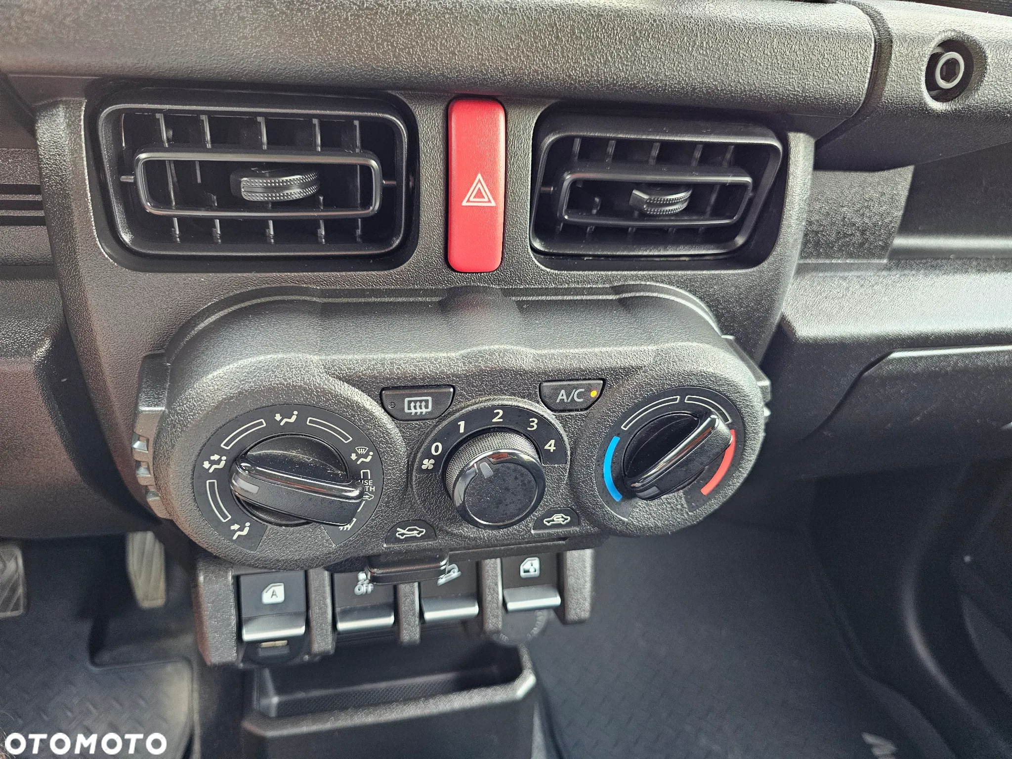Suzuki Jimny 1.5 Premium - 14