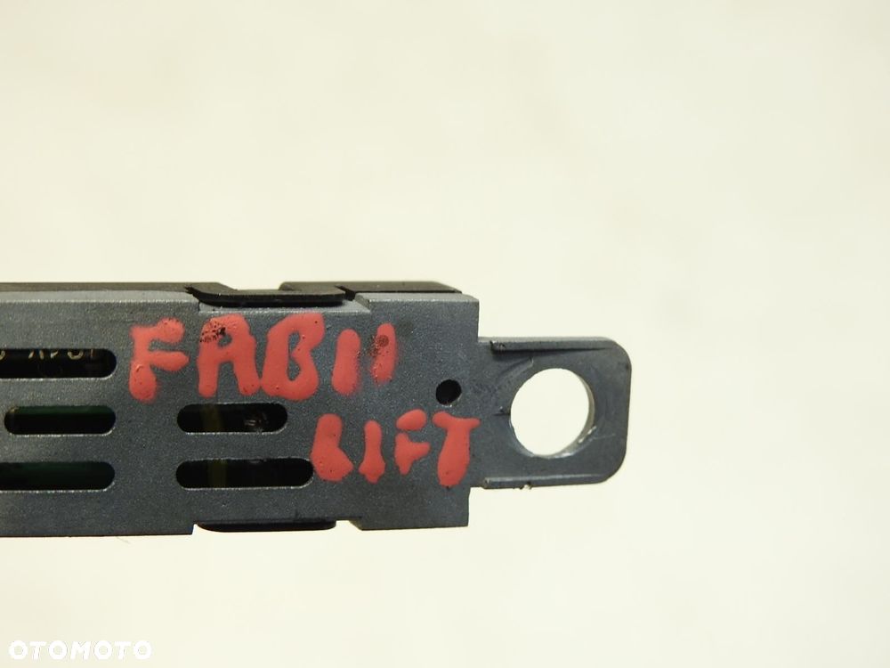 WZMACNIACZ ANTENOWY SKODA FABIA II 5J0035577 - 2