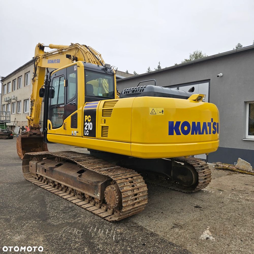 Komatsu PC210 - 1