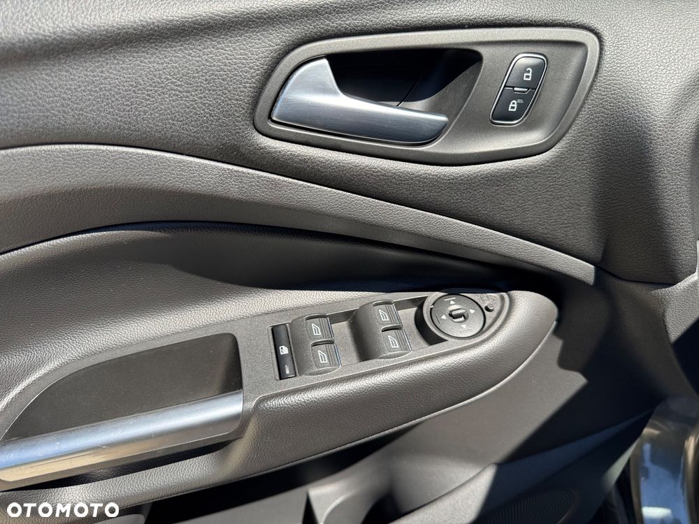 Ford Kuga 1.5 EcoBoost 2x4 ST-Line - 19