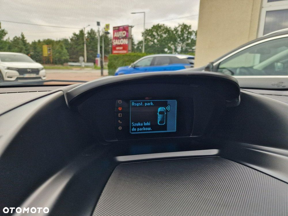 Ford Kuga 1.6 EcoBoost 2x4 Titanium - 32