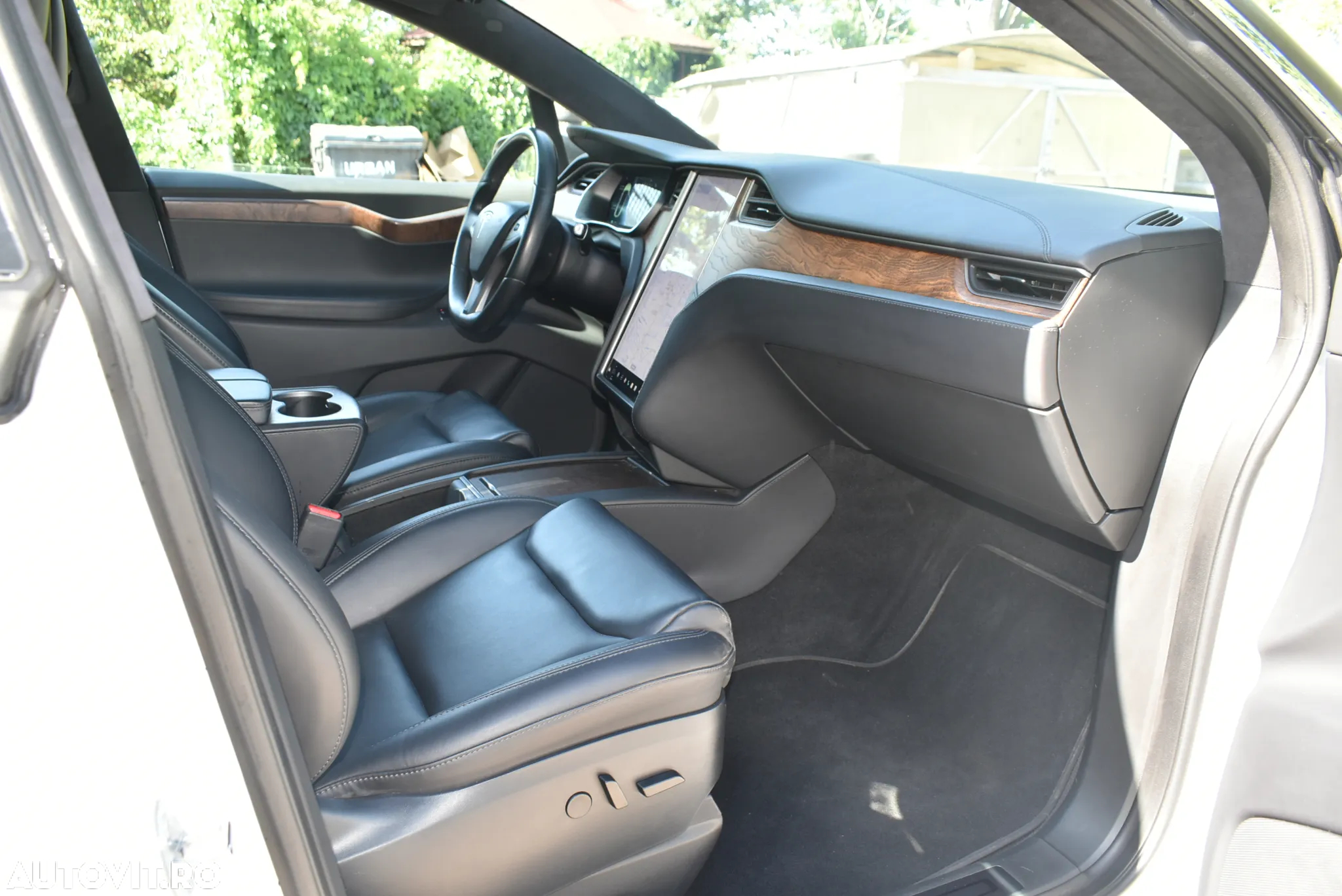 Tesla Model X - 13