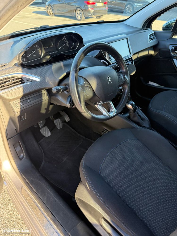 Peugeot 208 1.2 PureTech Signature - 5